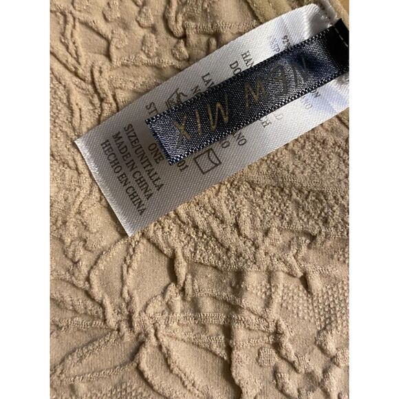 Floral Neutral Body Hugging Top - Picture 2 of 4